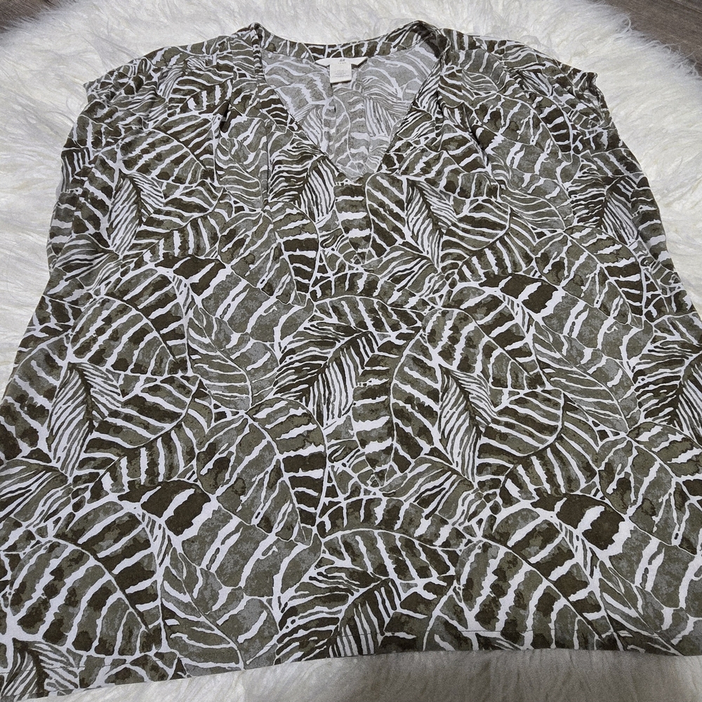 H&M L.O.G.G. Green & White Leaf Short Sleeve Blouse Women’s Size 12.